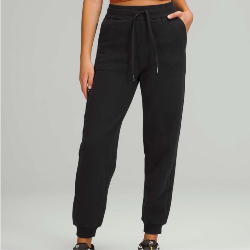 Lululemon Scuba Relaxed High-Rise Jogger Black | Womens Size 6 - Flawed